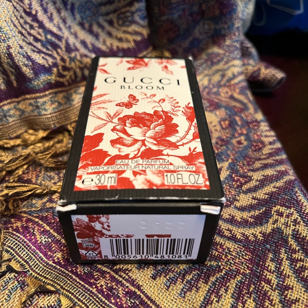 Gucci Bloom Ladies EDP Spray, 1.6 oz - Picture 6 of 9